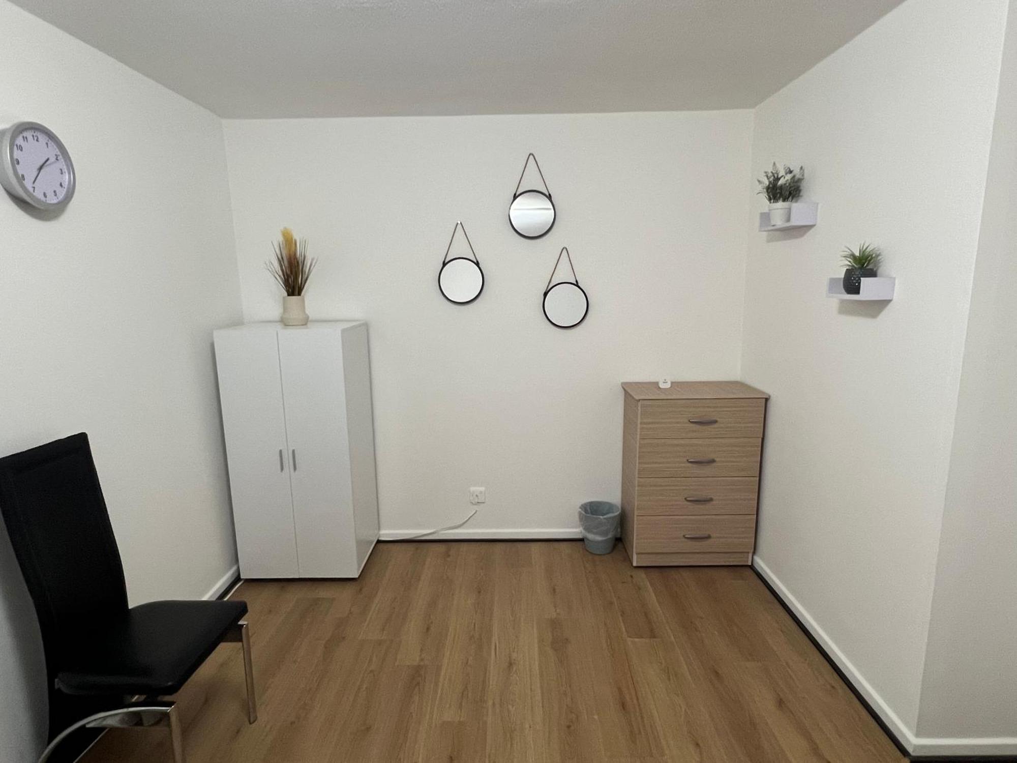 Spacious For Rent 10 Min From Tower Bridge * Londra