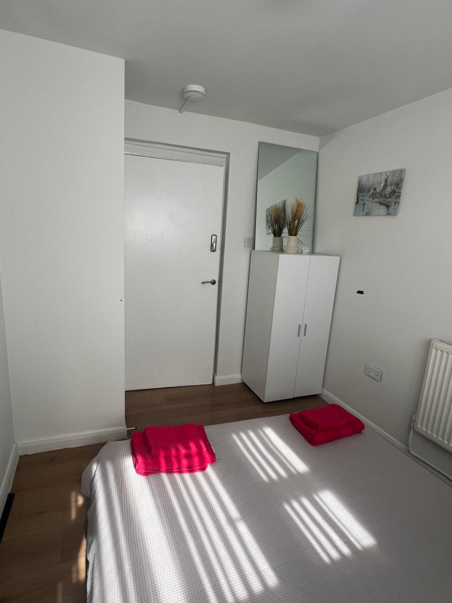 Gasthof Spacious For Rent 10 Min From Tower Bridge